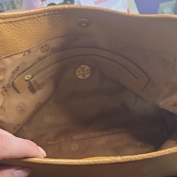 Tory Burch Tan Shoulder Bag Like New condition . - Picture 6 of 10